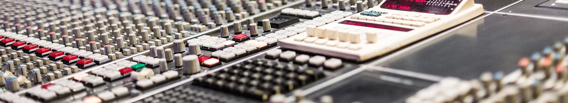 top_studio_1_eng